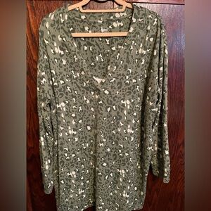 Jenni Size Large nightshirt EUC Animal print